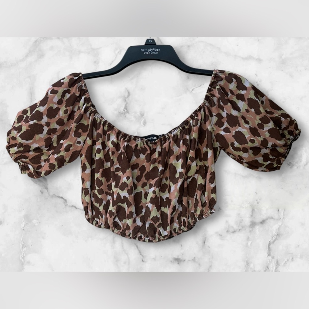 PrettyLittleThing Cropped Camo Off Shoulder Blouse Top Boho Cottagecore Size 8 - Picture 2 of 10